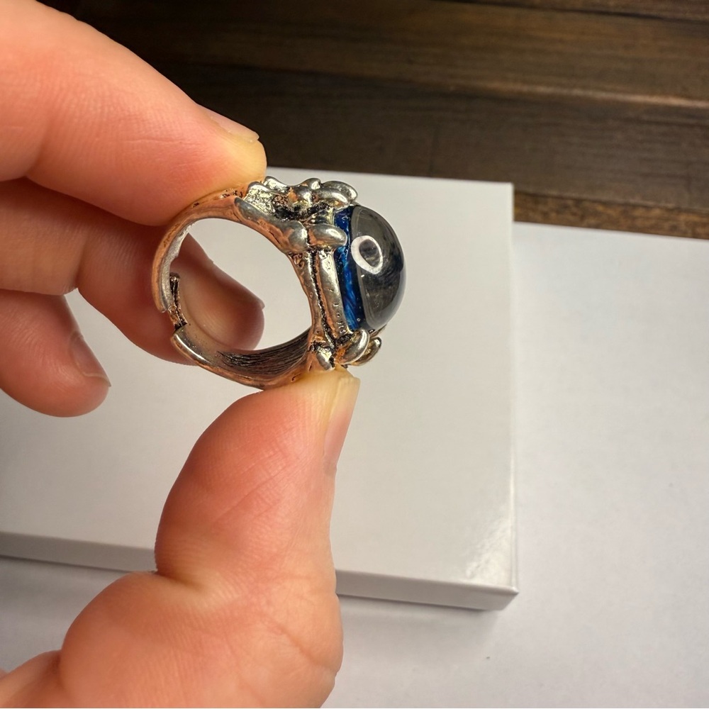 Silver Eye Design Ring - Picture 4 of 6